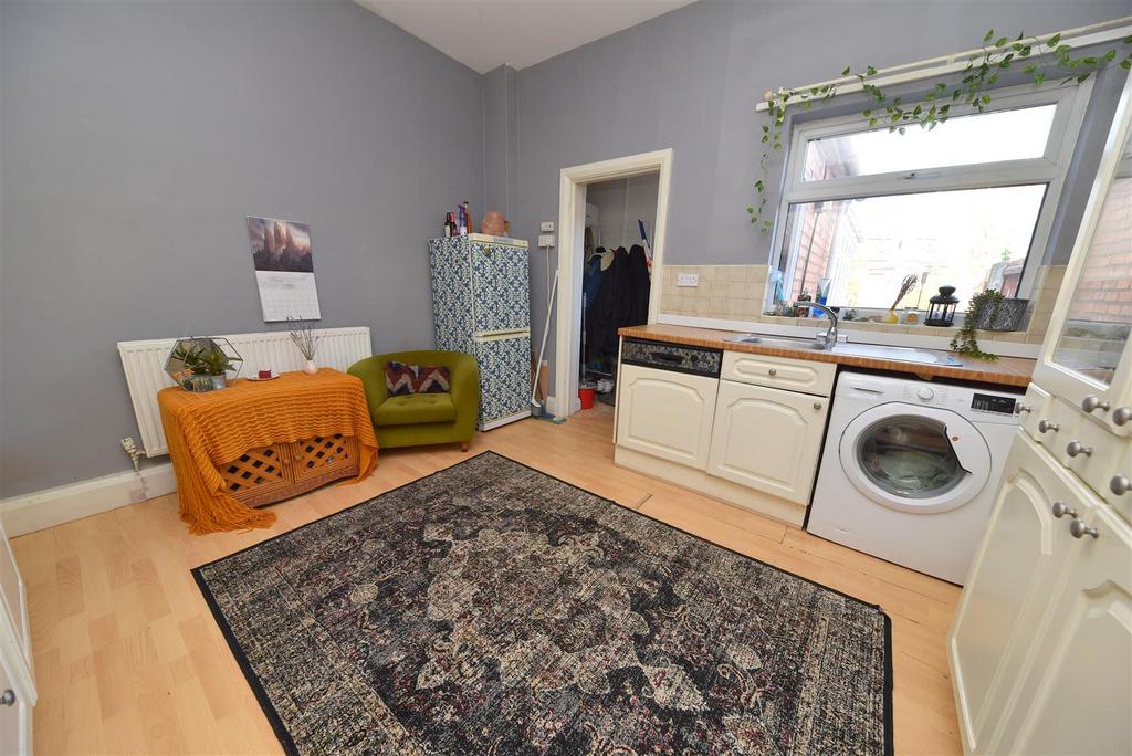 Kitchen3.JPG