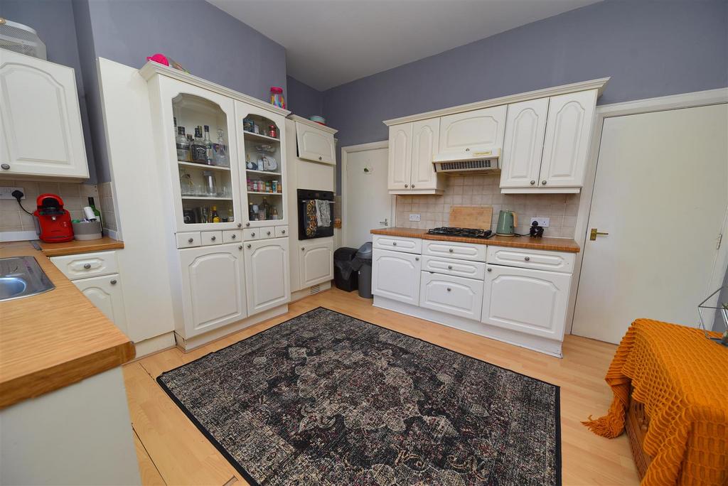 Kitchen1.JPG
