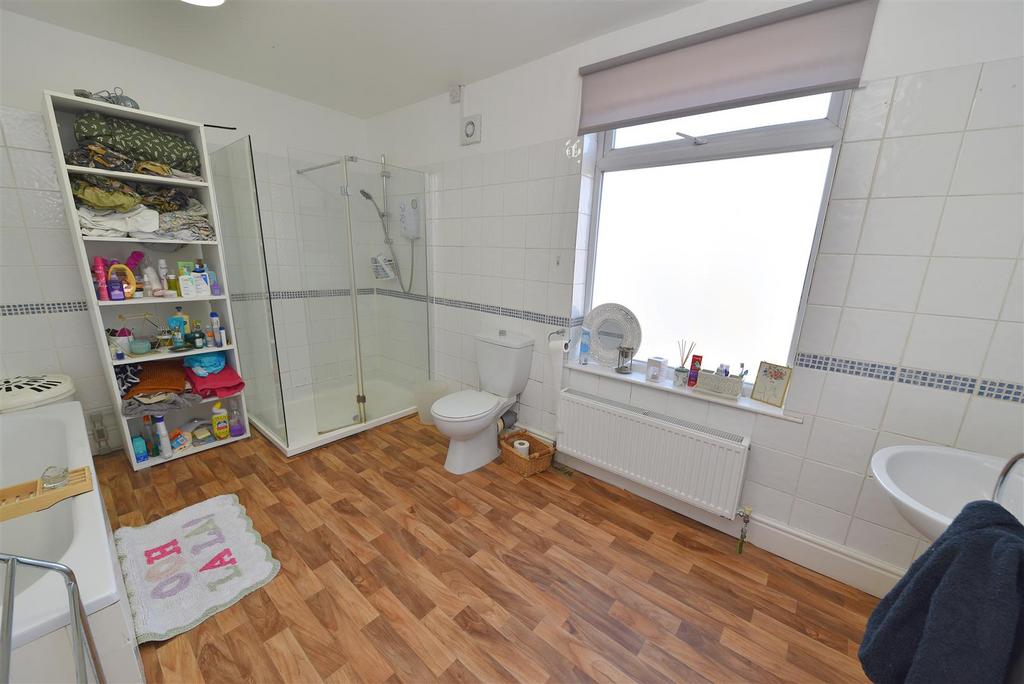 Bathroom1.JPG