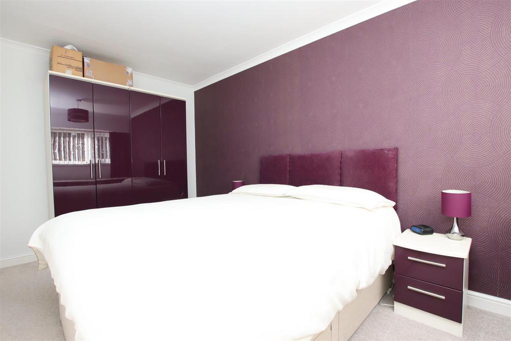 Bedroom one (2).JPG