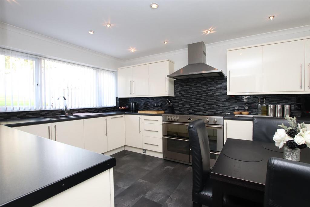 Kitchen dining room.JPG