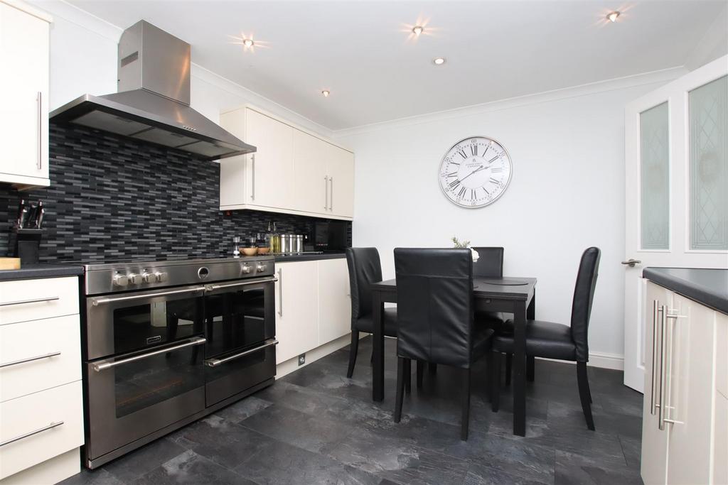 Kitchen dining room (2).JPG