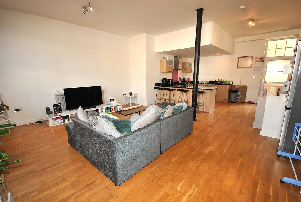 Lounge/diner/kitchen
