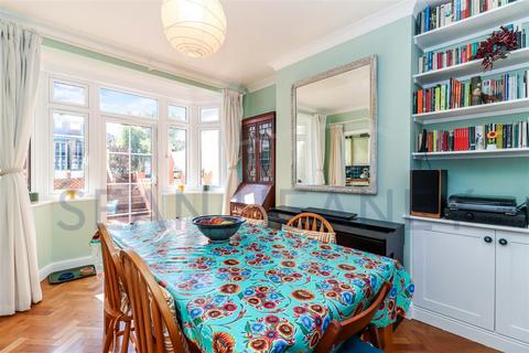 18 Woodfield Drive, East Barnet, Barnet, EN4 8PA