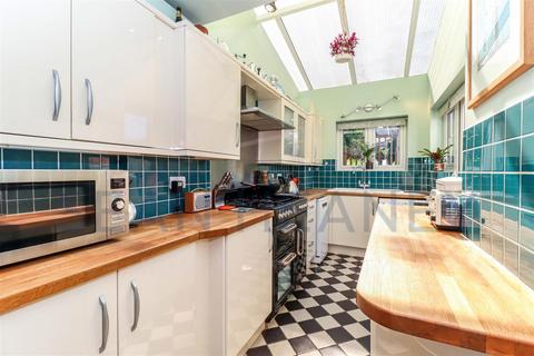 18 Woodfield Drive, East Barnet, Barnet, EN4 8PA