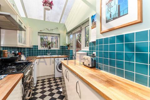 18 Woodfield Drive, East Barnet, Barnet, EN4 8PA