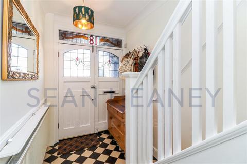 18 Woodfield Drive, East Barnet, Barnet, EN4 8PA