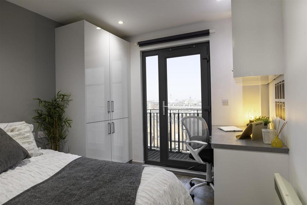 US-Classic-En-Suite-2-min-scaled.jpg