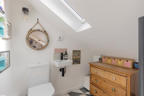 377/7 Leith Walk, Edinburgh, EH6 8SE