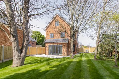 4 bedroom detached house for sale, Gladstone Road, Broadstairs, Kent, CT10