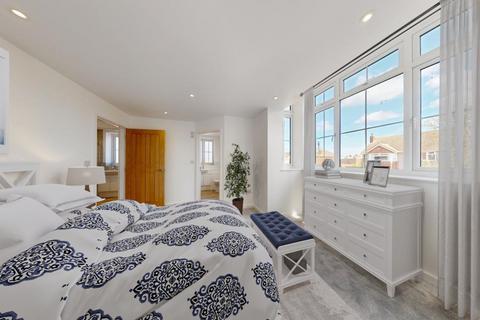 4 bedroom detached house for sale, Gladstone Road, Broadstairs, Kent, CT10