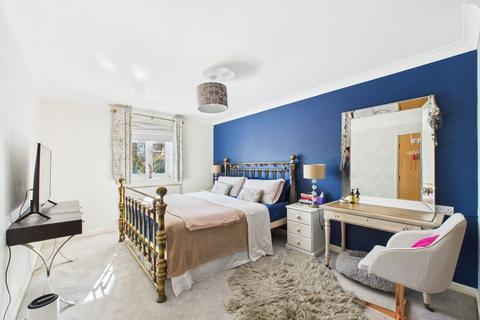 2 bedroom ground floor flat for sale, Brighton Road, Horsham RH13