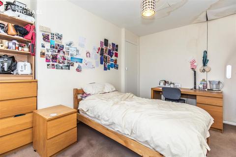 1 bedroom in a house share to rent, Bedford Square, Brighton