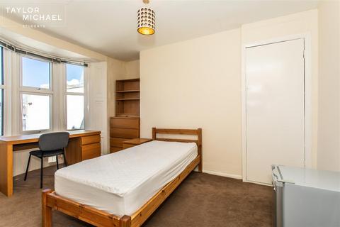 1 bedroom in a house share to rent, Bedford Square, Brighton