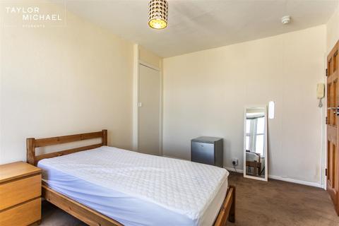 1 bedroom in a house share to rent, Bedford Square, Brighton