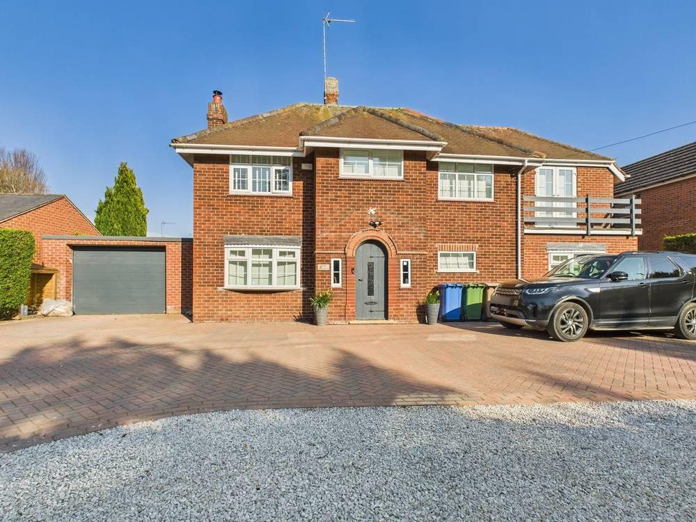4 Bedroom House - detached for Sale