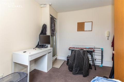 1 bedroom in a house share to rent, Bedford Square, Brighton