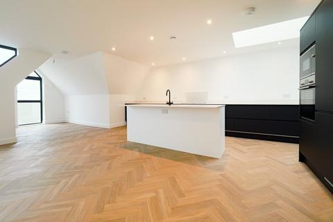 2 bedroom penthouse for sale, St. Georges Terrace, Herne Bay, Kent, CT6