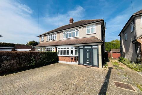 3 bedroom semi-detached house to rent, Dart Close, RM14