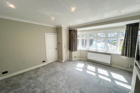3 bedroom semi-detached house to rent, Dart Close, RM14