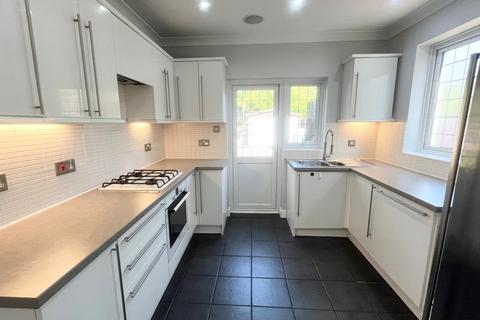 3 bedroom semi-detached house to rent, Dart Close, RM14