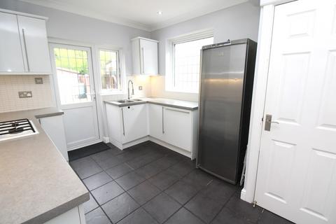 3 bedroom semi-detached house to rent, Dart Close, RM14