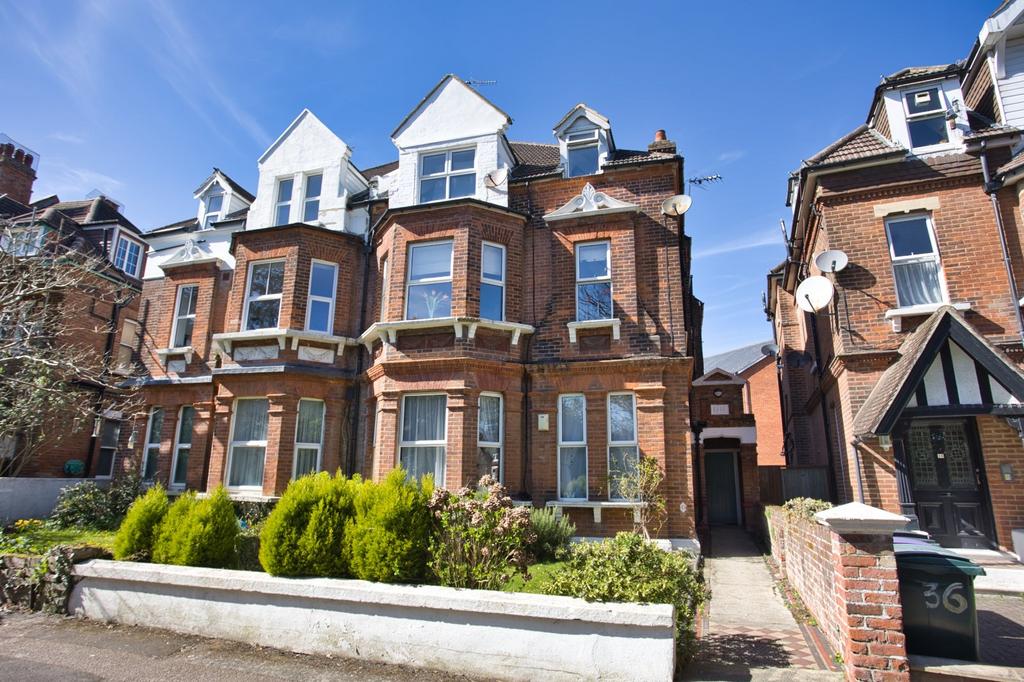kingsnorth-gardens-folkestone-kent-2-bed-flat-for-sale-250-000
