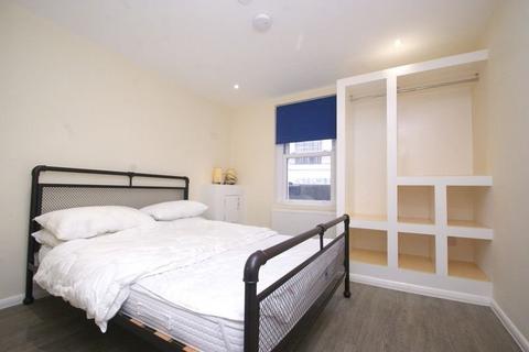 2 bedroom flat to rent, High Street, Margate, CT9