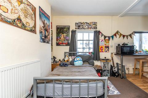 1 bedroom in a house share to rent, Bedford Square, Brighton
