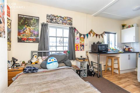 1 bedroom in a house share to rent, Bedford Square, Brighton