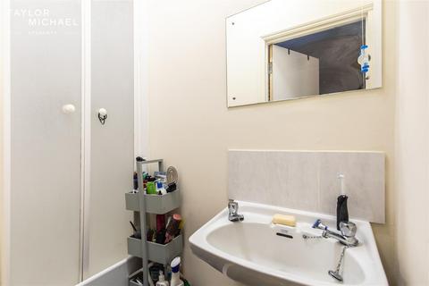 1 bedroom in a house share to rent, Bedford Square, Brighton