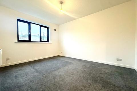 2 bedroom flat to rent, Church Road, Ramsgate, Kent, CT11