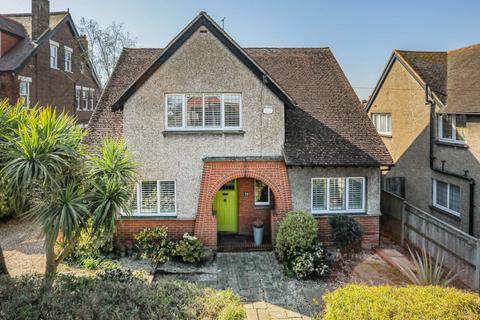 39 Limes Road, Folkestone, CT19 4AU