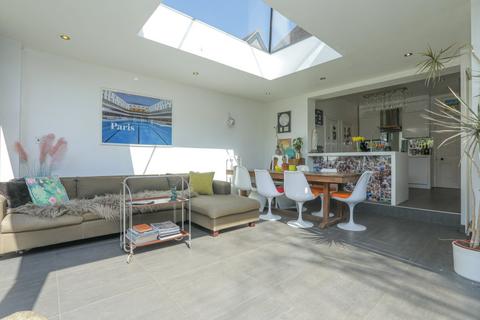 39 Limes Road, Folkestone, CT19 4AU