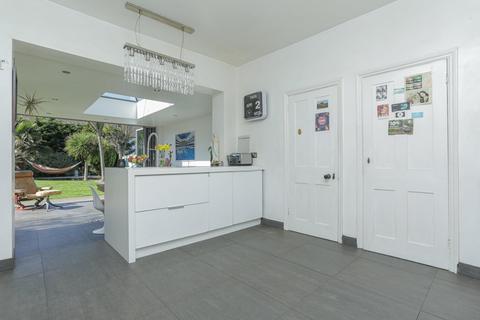 39 Limes Road, Folkestone, CT19 4AU