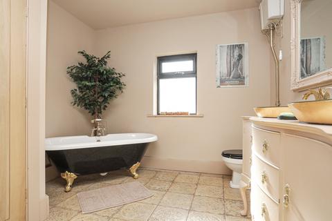 Bovine Lodge Dover Road, Westcliffe, Dover, CT15 6EN