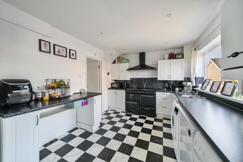 10 Bedwyn Close, Swindon, SN2 1SG