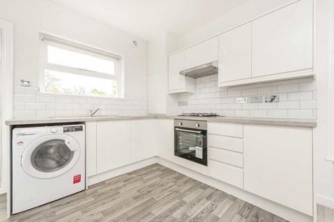 1 bedroom flat to rent, Radbourne Road, London SW12