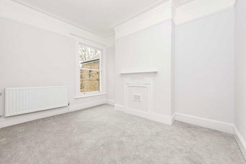 1 bedroom flat to rent, Radbourne Road, London SW12