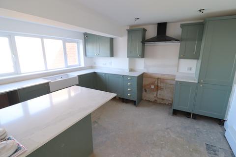 4 bedroom end of terrace house to rent, Botelers, LEE CHAPEL SOUTH, Basildon, SS16