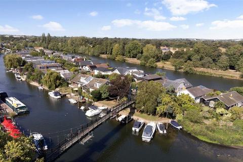 44 The Island, Thames Ditton, KT7 0SQ