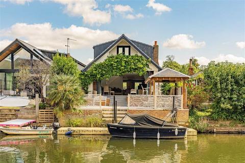 44 The Island, Thames Ditton, KT7 0SQ