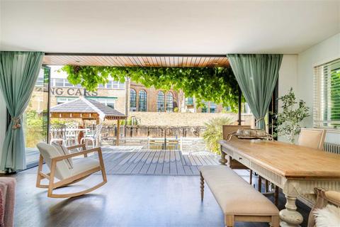 44 The Island, Thames Ditton, KT7 0SQ