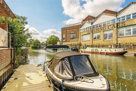 44 The Island, Thames Ditton, KT7 0SQ