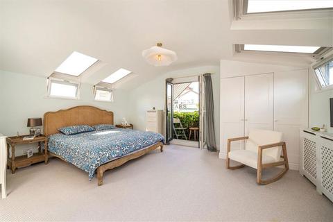 44 The Island, Thames Ditton, KT7 0SQ