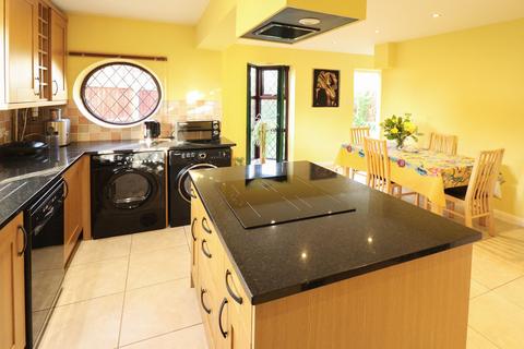 3 Wheatfield Way, Langdon Hills, Basildon, SS16 6SN