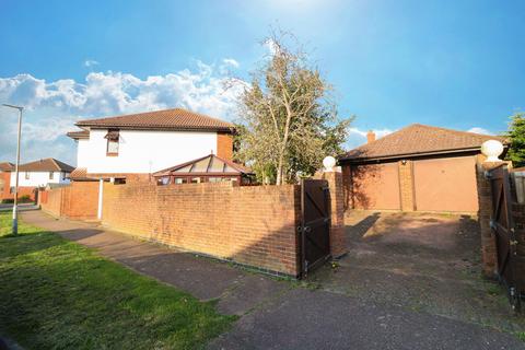 3 Wheatfield Way, Langdon Hills, Basildon, SS16 6SN