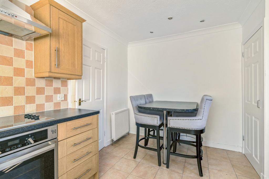 Kitchen / Dining Area