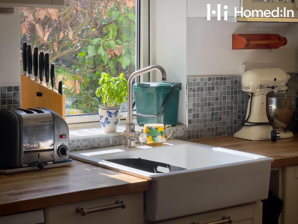 E Zy Watermark 10-04-2025 01-06-32-7150pm.JPEG