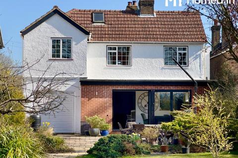 undefined, Horsham Road, Crawley